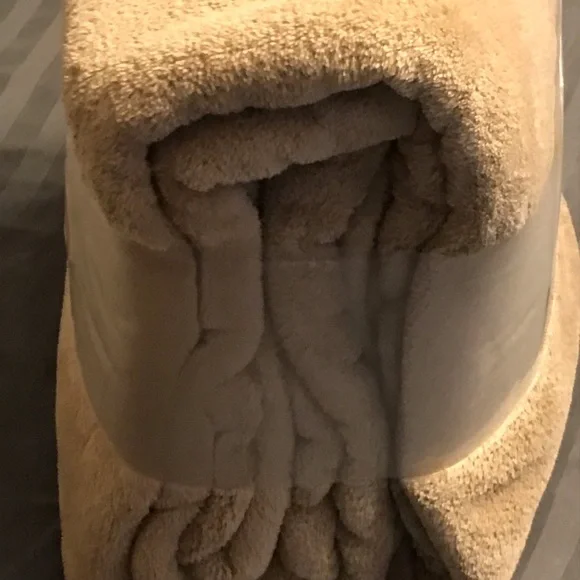 NWT! Super Soft Oversized 90”x90” Plush Blanket FULL / QUEEN Brownstone - Picture 5 of 10